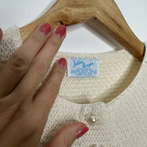 1960s Julius Berger Knit Sweater Cape Poncho One Size Acrylic Cape Pearls Bows - Picture 6 of 7